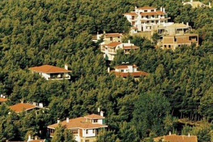Έλληνες ιδιοκτήτες χαρίζουν σπίτια και καταστήματα