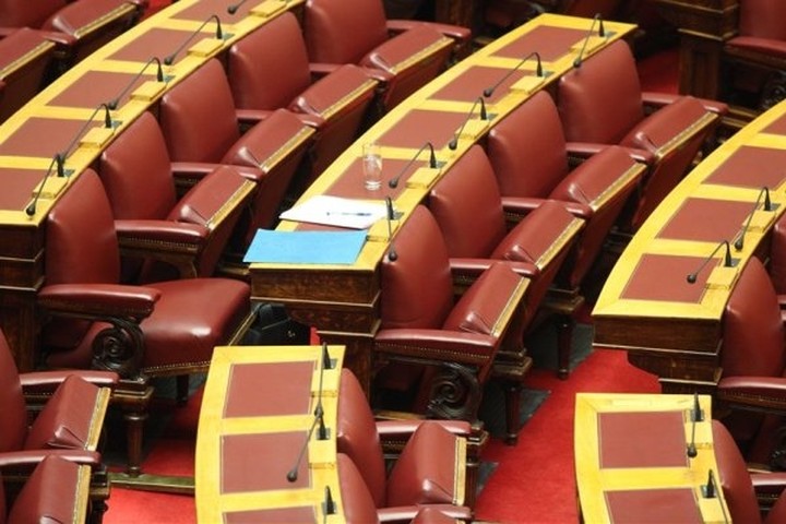 Αντιπαράθεση στη Βουλή για επείγον του φορολογικού