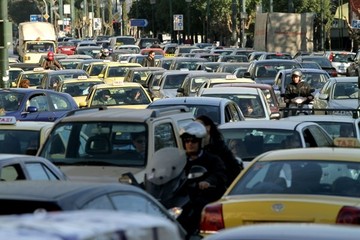 Στο €1,56 δισ. τα ασφάλιστρα αυτοκινήτου το 2012
