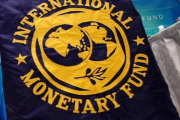 Ελεύθερες απολύσεις ζητά το ΔΝΤ