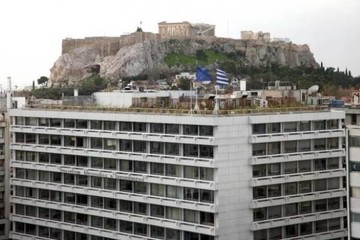 «Νομοτεχνική» βελτίωση στη τροπολογία για την έξοδο επιχειρήσεων από την Ελλάδα