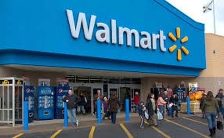 Κατηγορίες για τραυματισμούς από «κατάρρευση» επίπλων της Wal-Mart