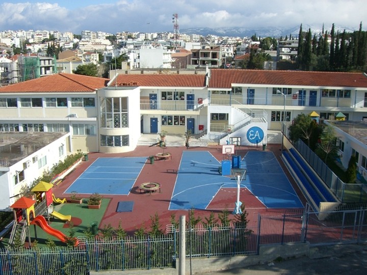 Σε επίσχεση επαιδευτικοί στην Εληνοελβετική σχολή- Απειλείται με κλείσιμο από το Υπ. Παιδείας