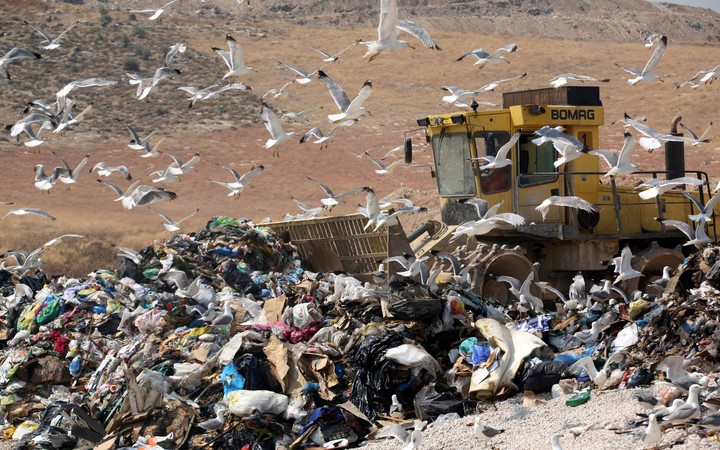 Μπόμπολας, Κόκκαλης και Περιστέρης δίνουν την μάχη για τα σκουπίδια