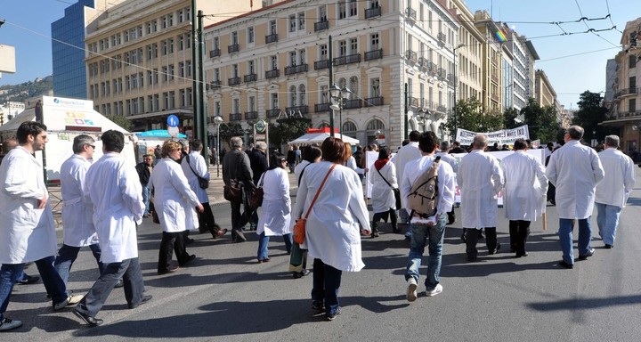 Πεντάωρη στάση εργασίας των εργαζομένων στα δημόσια νοσοκομεία της Αττικής