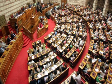 Συζητείται σήμερα στη Βουλή η τροπολογία για τα ΜΜΕ