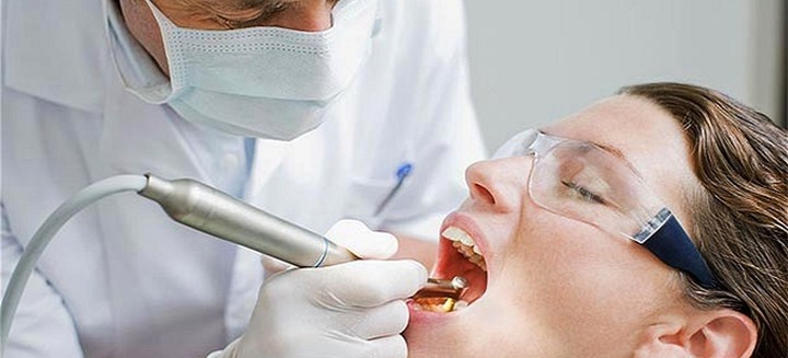 Γραμμή επειγόντων οδοντιατρικών περιστατικών για τον Αύγουστο