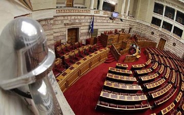 Η μείωση στις βουλευτικές συντάξεις υπερβαίνει το 60% λέει το ΓΛΚ