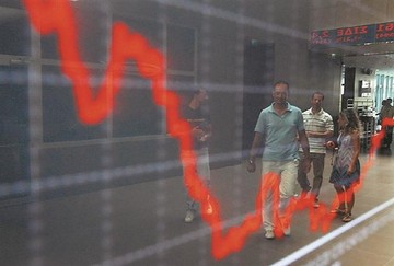 Ξεπέρασε το 8% η απόδοση του ελληνικού 10ετούς ομολόγου, στο "κόκκινο" το ΧΑ