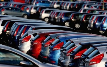 Πόσο θα πέσουν οι τιμές των αυτοκινήτων με τη μείωση του ΦΠΑ