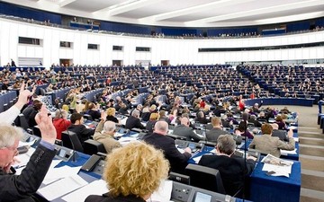 Συμπαράσταση στον ΣΥΡΙΖΑ εκφράζουν Ευρωπαίοι βουλευτές