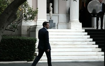 Κυβερνητικός αξιωματούχος: Ο Αλέξης Τσίπρας δεν θα παραιτηθεί