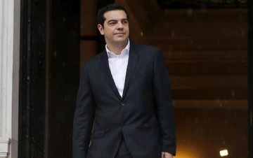 Spiegel: «Επίθεση γοητείας» σε Μοσκοβισί και Σουλτς από Τσίπρα