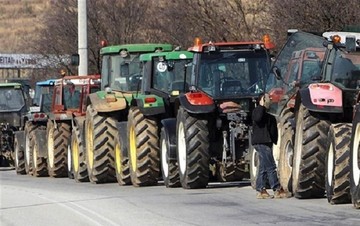 Σύσκεψη εκπροσώπων των μπλόκων των αγροτών το μεσημέρι στα Τέμπη