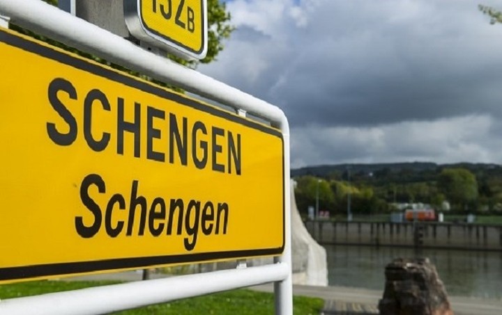 Κομισιόν: Η άρση της συνθήκης του Σένγκεν θα διαταράξει την ευρωπαϊκή οικονομία