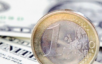 Οριακή άνοδος του ευρώ