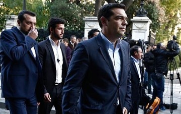 Προσφυγικό και αγρότες πιέζουν την κυβέρνηση - Τη Δευτέρα το κρίσιμο τετ α τετ με τους αγρότες