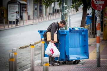 Φτωχότεροι οι φτωχοί το 2015