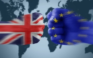 Όλα για το Brexit: οι δημοσκοπήσεις, οι μπλόφες και τα οικονομικά δεδομένα