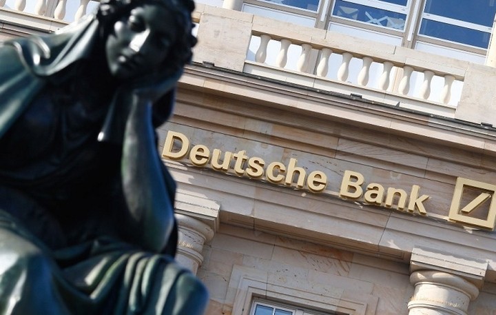 Γιατί η Deutsche Bank απειλεί την παγκόσμια οικονομία