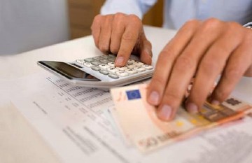 Μισό δισ. ευρώ φτωχότερα τα νοικοκυριά λόγω φόρων 