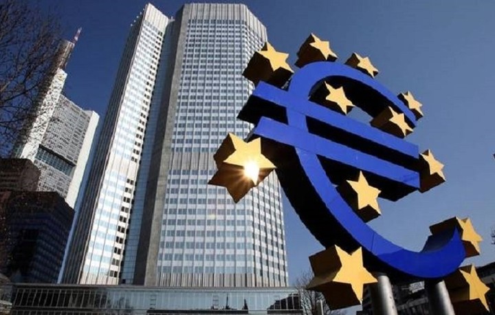 Στη χαλαρή νομισματική πολιτική επιμένη η ΕΚΤ