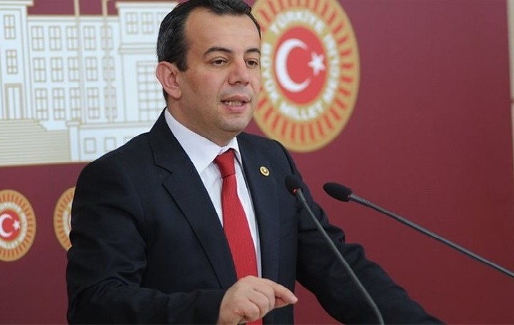 Τούρκος βουλευτής: Θα υψώσω στα νησιά την τουρκική σημαία και την ελληνική θα τη στείλω πίσω με κούριερ 