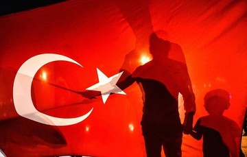 Την έκδοση και των οκτώ Τούρκων αξιωματικών ζητά η Άγκυρα