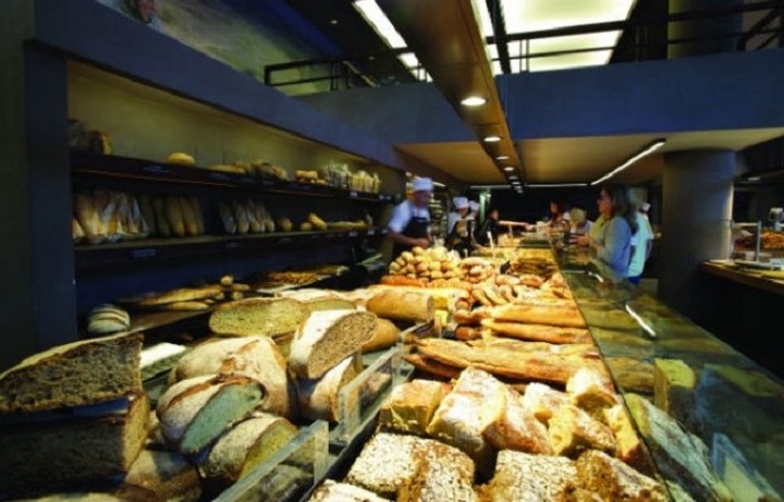 Δωρεάν ψωμί σε ευπαθείς ομάδες μοιράζει από αύριο ο Βενέτης