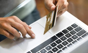 Πώς μπορείτε να πληρώσετε τους φόρους με κάρτα: Άνοιξε η εφαρμογή 