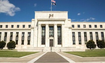Για πρώτη φορά μετά από 11 χρόνια η Fed μείωσε τα επιτόκια