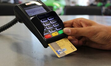 Νέοι κανόνες στις πληρωμές με κάρτες