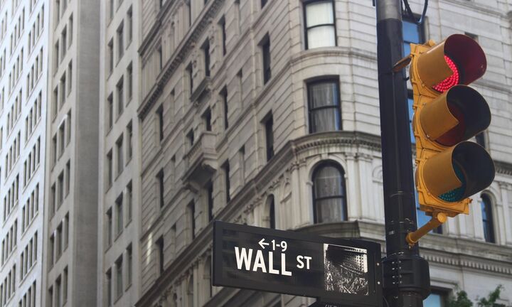 «Κόκκινη» η Wall Street