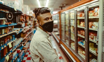 Υποχρεωτική για όλους η χρήση της μάσκας στα σουπερμάρκετ