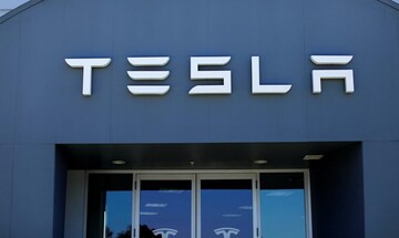 Tesla: Σε 3 χρόνια σε κυκλοφορία η νέα φθηνότερη μπαταρία για αυτοκίνητα