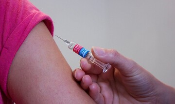 Η Βρετανία ενέκρινε το εμβόλιο των  AstraZeneca - Οξφόρδης