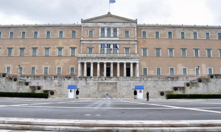 Στη Βουλή κατατέθηκε η αμυντική συμφωνία Ελλάδας και Γαλλίας