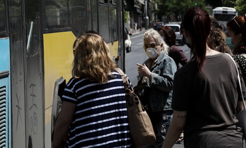 Εφιαλτική πρόβλεψη Τζανάκη για ένα εκατ. μολύνσεις ανεμβολίαστων το επόμενο τρίμηνο