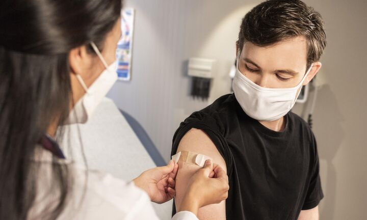 Πλήρως εμβολιασμένο το 70% των ενηλίκων στην Ελλάδα - Αύξηση στα ραντεβού