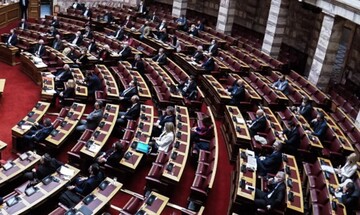  Βουλή: Ψηφίσθηκε η Συμφωνία συνεργασίας με τα ΗΑΕ για την εξωτερική πολιτική και άμυνα