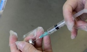 Ανοίγει η πλατφόρμα για την 4η δόση εμβολίου  για τους άνω των 80 ετών