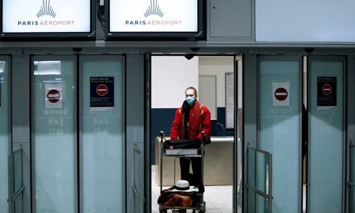 Χωρίς μάσκα από σήμερα στα αεροδρόμια και σε πτήσεις