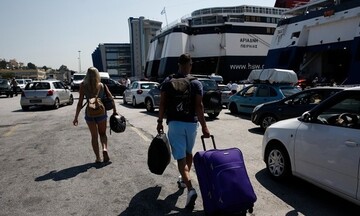 Δεκαπενταύγουστος: Τουλάχιστον 26.000 επιβάτες θα αναχωρήσουν σήμερα από το λιμάνι του Πειραιά