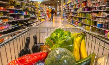 Διατροφική «βόμβα» στην… τσέπη μας –Πόσο θα μας κοστίζει παραπάνω το supermarket (πίνακας)