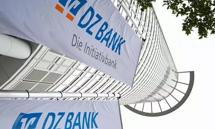 DZ Bank: Η Ελλάδα στην λωρίδα ταχείας κυκλοφορίας των αξιολογήσεων - Τα κατάφερε όσο καμιά άλλη χώρα