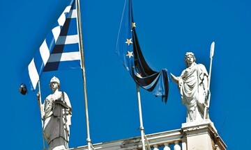 Economist: Ενα ποτήρι ούζο στην υγειά της Ελλάδας - «Πρωταθλήτρια» στην οικονομία και το 2023