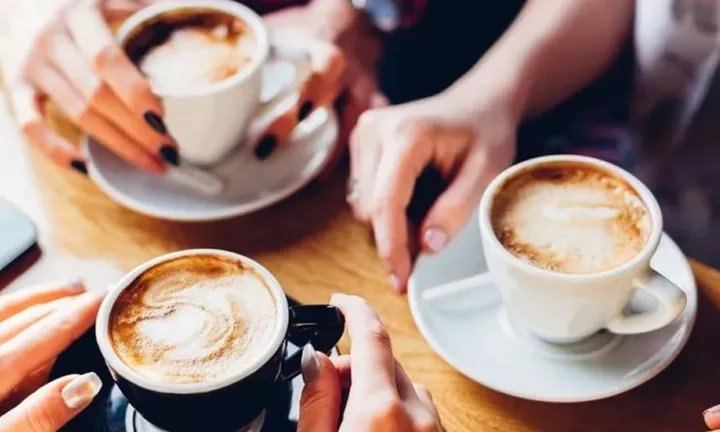 Πιο «πικρός» από σήμερα ο σερβιριζόμενος καφές - Επανέρχεται ο ΦΠΑ 24%