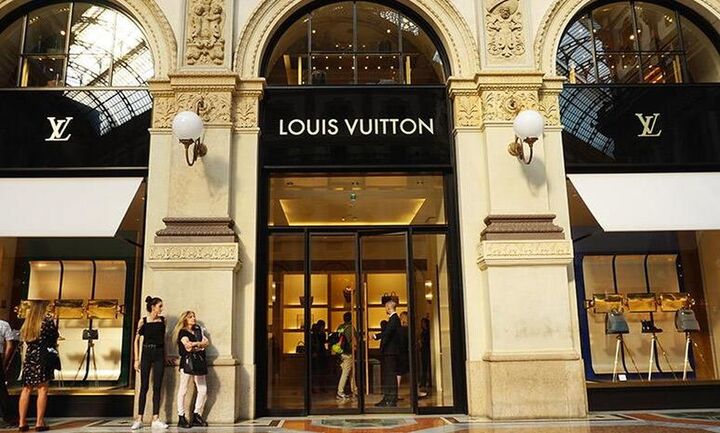 Η μείωση των αγορών luxury brands στην Κίνα οδηγεί σε sell off Louis Vuitton και Dior