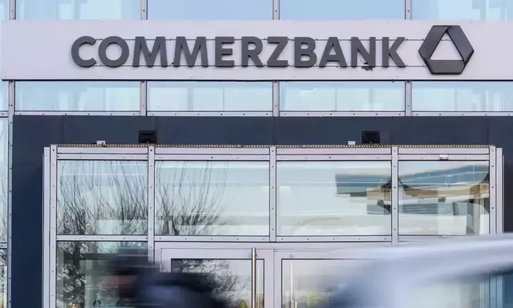 Handelsblatt: Η εξαγορά της Commerzbank θα εξέθετε τον Σολτς