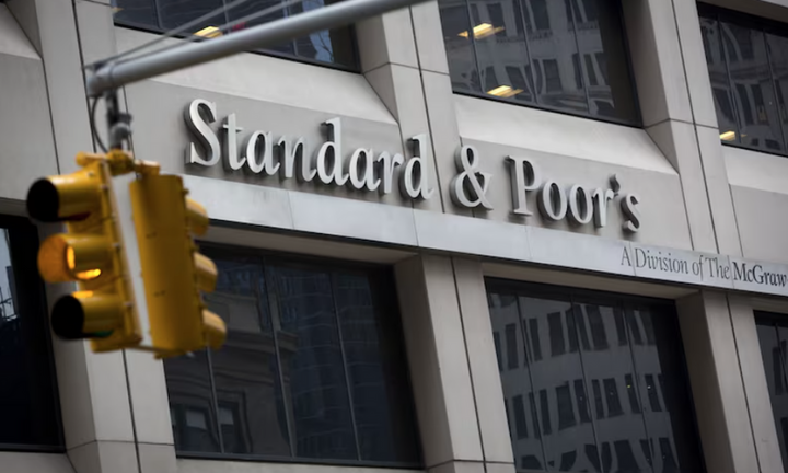 S&P: Η έξοδος του ΤΧΣ από την ΕΤΕ αποτελεί ορόσημο για την Ελλάδα - Αγκάθι τα DTCs για τις τράπεζες